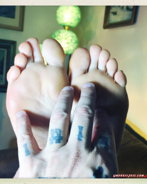 Undress Jess Sexy Feet