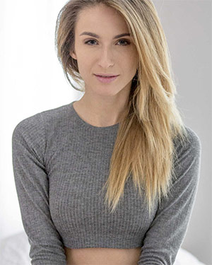 Cara Mell Is Smoking Hot