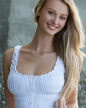Carisha Feels Good For Femjoy