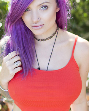 DollyD Sexy Suicidegirl Goes Sunbathing