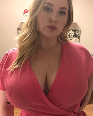 Emmaconde94 Has The Best Boobs Selfies