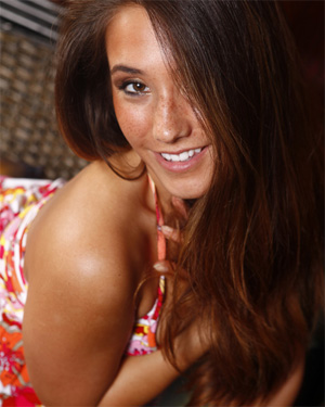 Eva Lovia Lounge Act