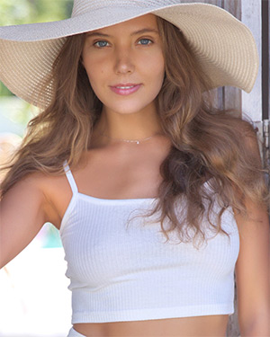 Katya Clover In That Tropical Mood