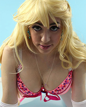 Kayla Kiss Princess Peach Cosplay