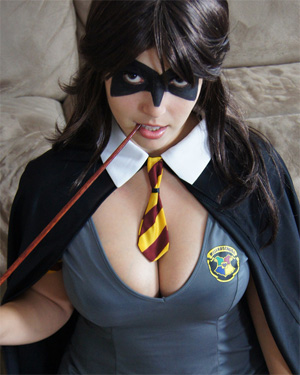 Leia Down Cute Cosplay Chick
