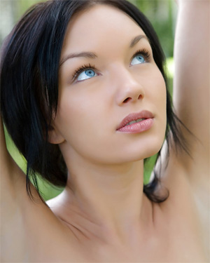 Loreen Naked In A Park