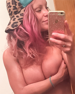 Meet Madden Selfies and Suntan