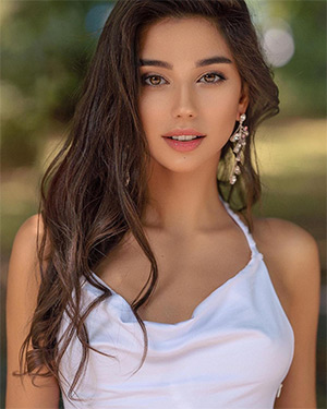 Maja A Cute Busty Brunette For You