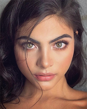 Sara Orrego Takes Sexy Snaps