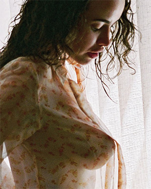 Sarah Stephens Has Nude BTS Pics