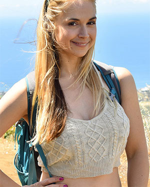 Sarah Vandella Tits On A Hike