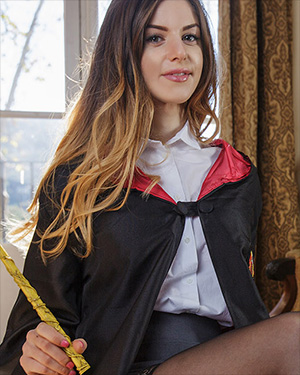 Stella Cox Doing Some Harry Pudder Cosplay