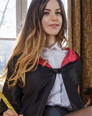 Stella Cox Does Harry Pudder Cosplay