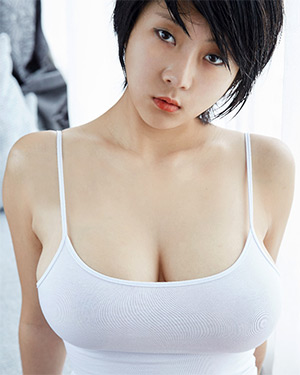 Yoyo Busty Asian Model In The Bodysuit