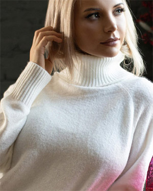 BerylQ Offers Her Sweater Boobs
