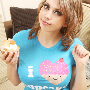 Louisa May Cupcake Love